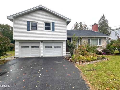 137 Kenwood Ave, Delmar, NY, 12054-2207 | Card Image