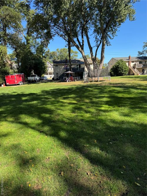 75 Oak St, Amityville, NY, 11701-3043 | Card Image