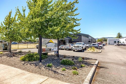 1209 Stowe Ave, Medford, OR, 97501-6612 | Card Image