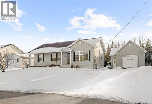 33 Raphael St, Dieppe, NB, E1A8S3 | Card Image