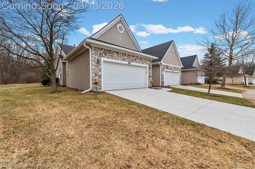 3568 Grove Ln, Auburn Hills, MI, 48326-3982 | Card Image