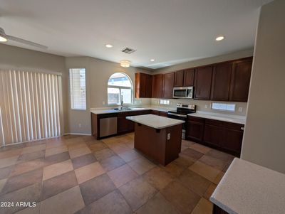 8913 W Toronto Way, House other with 3 bedrooms, 3 bathrooms and null parking in Tolleson AZ | Image 3