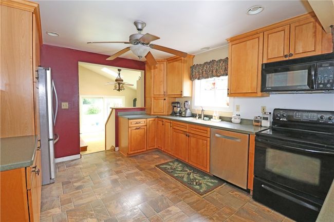 23 Sherman Ln, House other with 6 bedrooms, 3 bathrooms and 6 parking in Middletown RI | Image 15