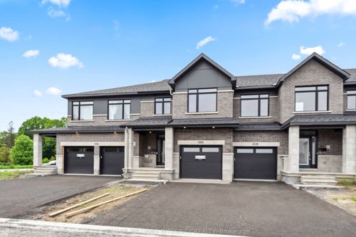 330 Makobe Lane, Ottawa, ON, K4M0M1 | Card Image
