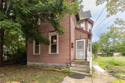 827 Starkweather Avenue, Cleveland, OH, 44113 | Card Image