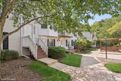 33 S Treehouse Lane, Townhouse with 3 bedrooms, 2 bathrooms and 2 parking in Round Lake IL | Image 2