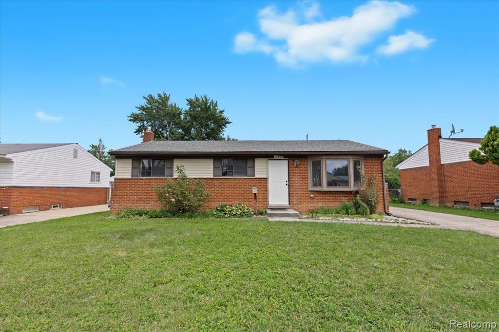 Oakbrook St, Romulus, MI 48174