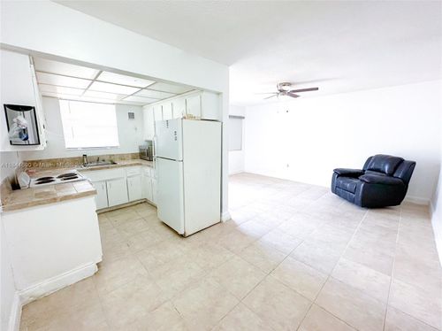 apt-5-12275 Ne 19th Ave, North Miami, FL, 33181-2845 | Card Image