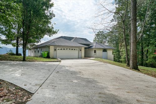 82 Browns Gap Rd, Crossville, TN, 38555-1310 | Card Image