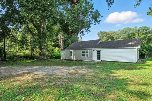 521 S Indian Creek Dr, Stone Mountain, GA, 30083-4433 | Card Image