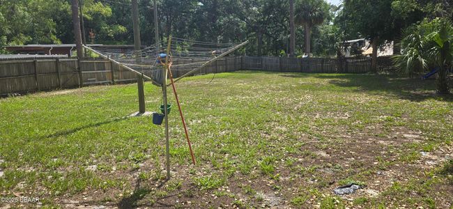 Side yard | Image 18