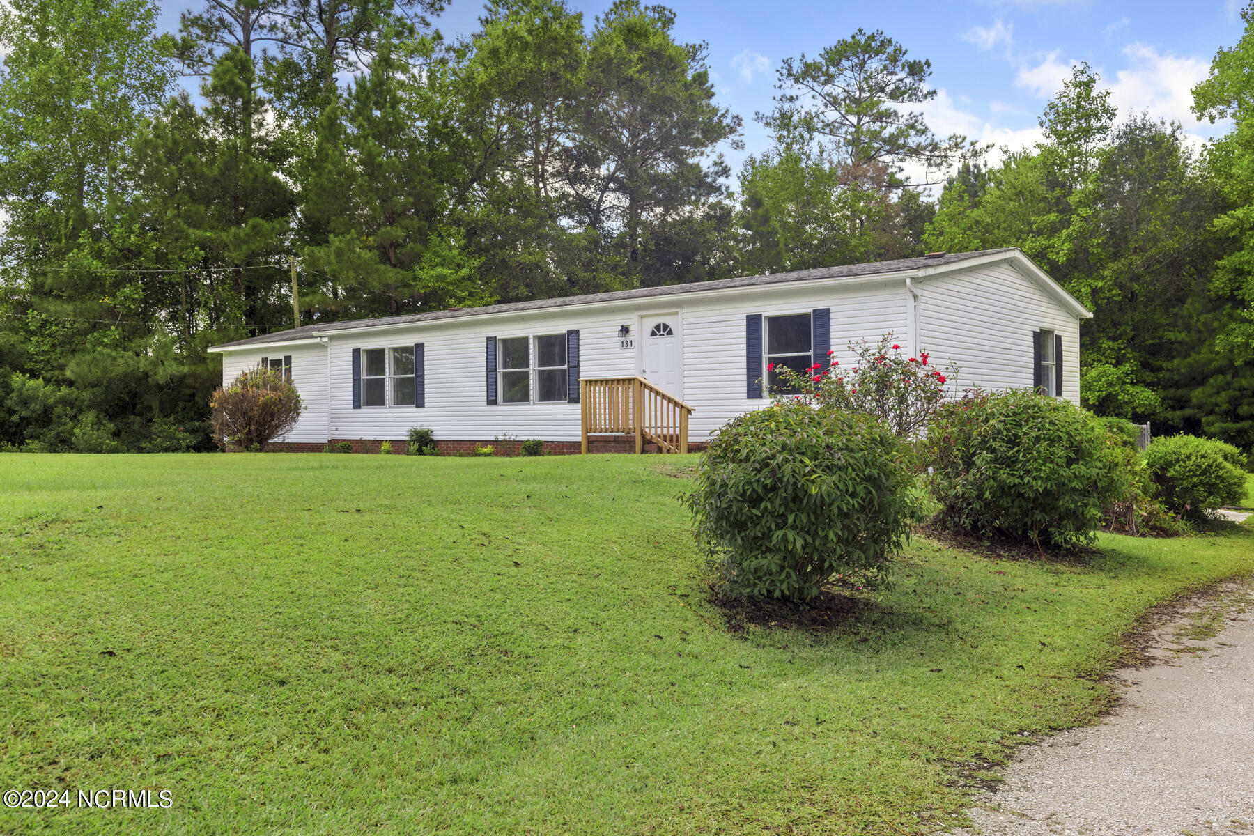 Waters Rd, Jacksonville, NC 28546