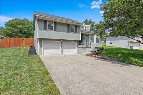 7004 N Chas Dr, Pleasant Valley, MO, 64068-8634 | Card Image