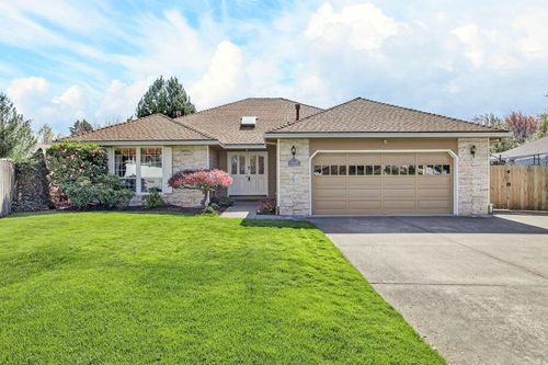 489 Vincent Ave, Central Point, OR, 97502-1795 | Card Image