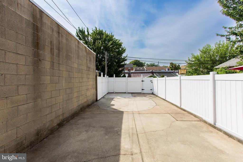 Residential in PHILADELPHIA 4