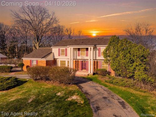 4268 Covered Bridge Rd, Bloomfield Hills, MI, 48302-1824 | Card Image