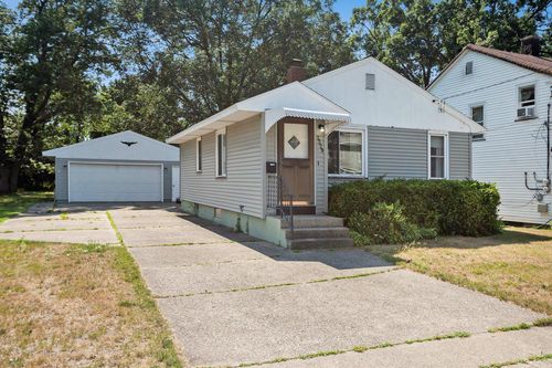 2329 Moon St, Muskegon, MI, 49441-1584 | Card Image