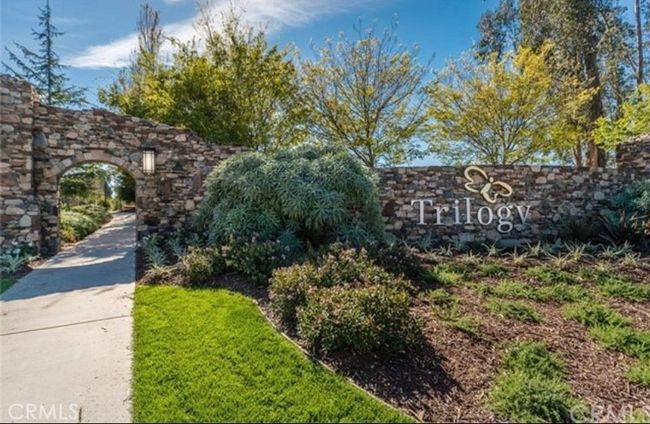 Entrance to Neighborhood | Image 29