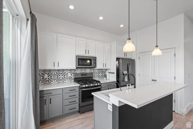 5233 Linley Ct, Townhouse with 4 bedrooms, 4 bathrooms and 3 parking in Herriman UT | Image 12