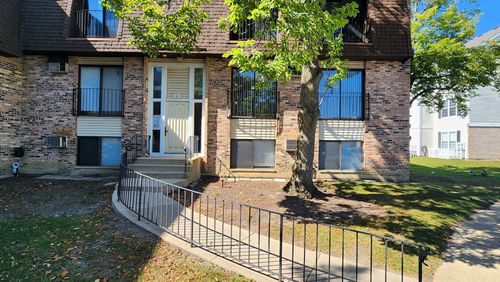 apt-202-161 N Waters Edge Dr, Glendale Heights, IL, 60139-1631 | Card Image