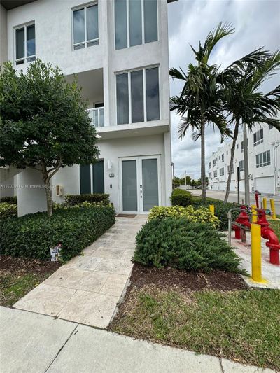 106 - 6310 Nw 103rd Pl, Townhouse with 3 bedrooms, 2 bathrooms and null parking in Doral FL | Image 1