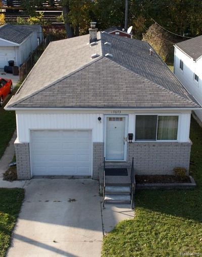 17673 Robert Street, Home with 3 bedrooms, 1 bathrooms and null parking in Melvindale MI | Image 2