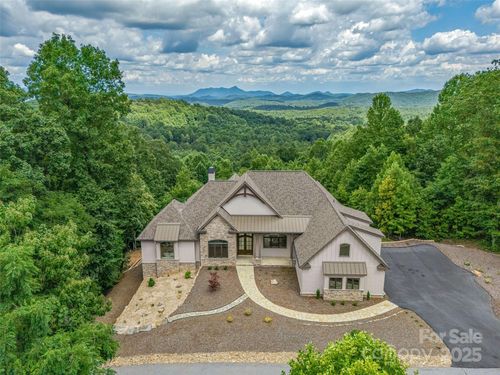 527 Falkirk Way, Zirconia, NC, 28790-4501 | Card Image