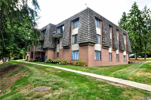 113 Forest Green Dr, Coraopolis, PA, 15108-2700 | Card Image