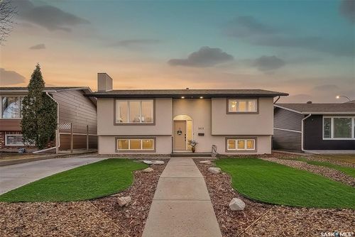 1411 Grandview St W, Moose Jaw, SK, S6H6R2 | Card Image