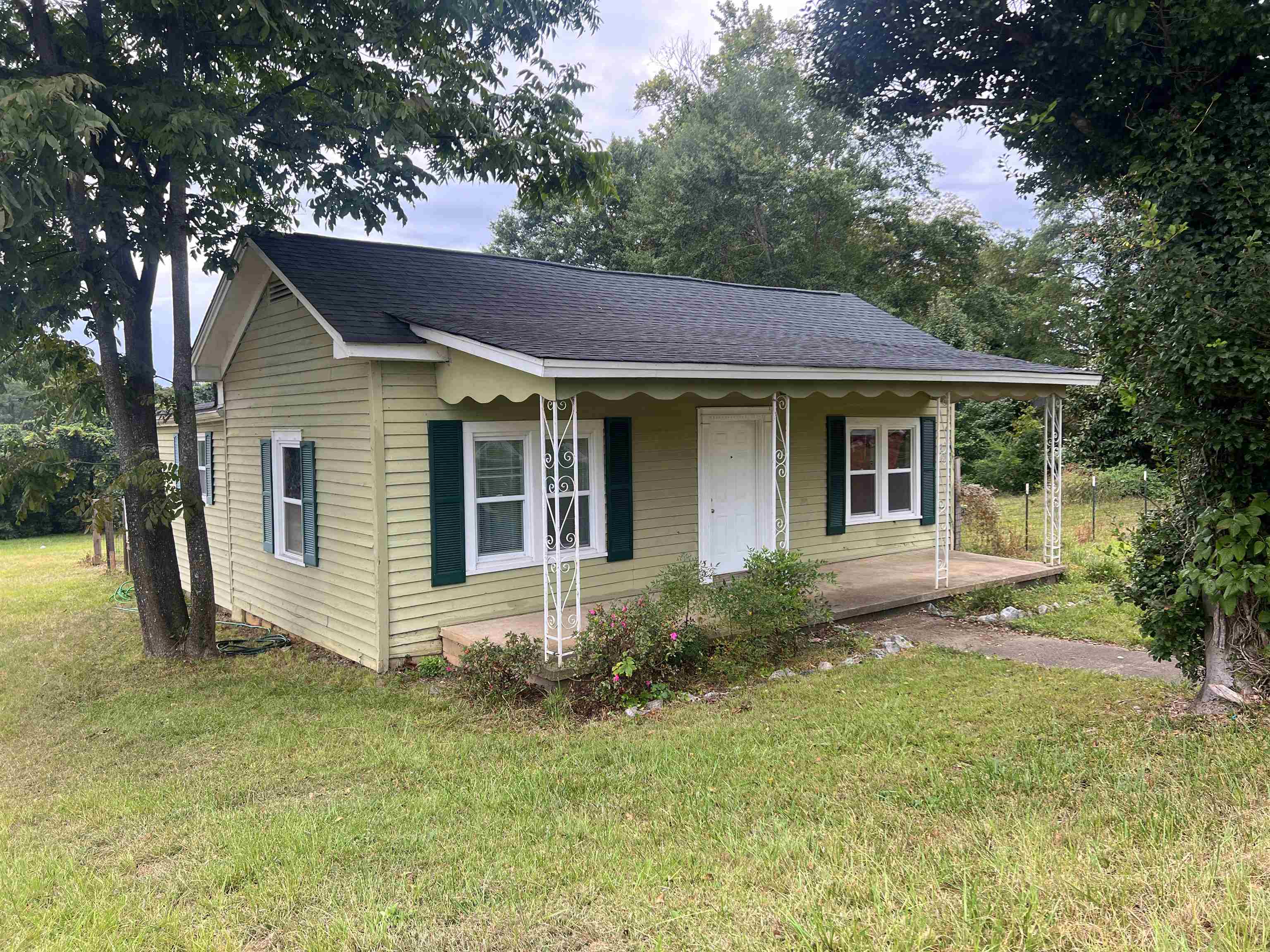 Howard Ave, Landrum, SC 29356