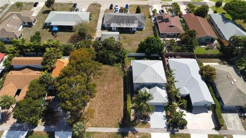 686 111th Ave N, Naples, FL, 34108-1826 | Card Image
