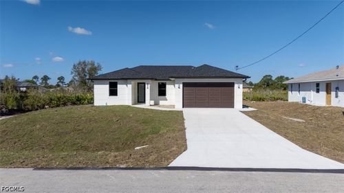 372 Chalet Ave S, Lehigh Acres, FL, 33974-5987 | Card Image