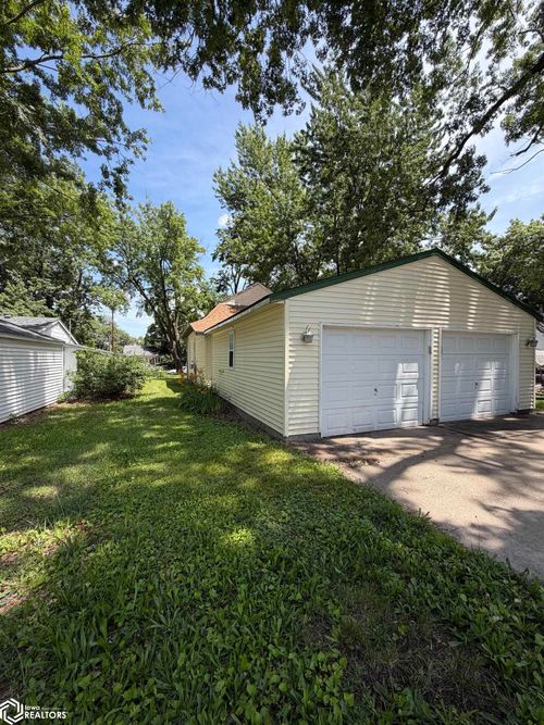 1405 S 2nd St, Oskaloosa, IA, 52577-3925 | Card Image