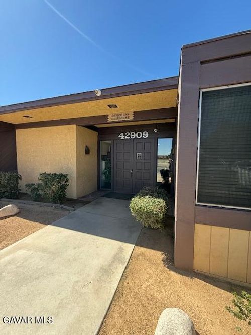 11-42935 W 15th St West Street, Lancaster, CA, 93534 | Card Image