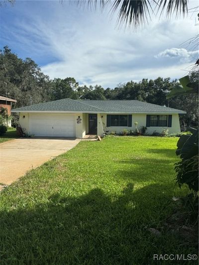 8130 E Decatur Court, House other with 2 bedrooms, 2 bathrooms and 2 parking in Floral City FL | Image 2