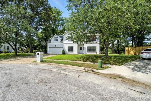 8 Compass Ct, Portsmouth, VA, 23703-5345 | Card Image