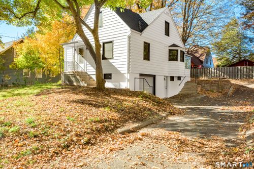 27 Vernon St, Hamden, CT, 06518-2824 | Card Image