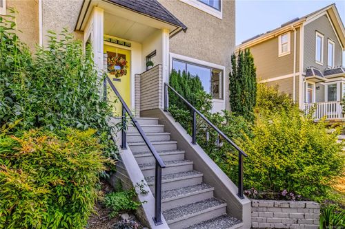 377 Milton St, Nanaimo, BC, V9R2K8 | Card Image