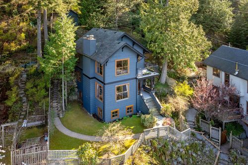 555 Roocroft Lane, Bowen Island, BC, V0N1G2 | Card Image