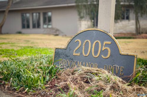 2005 Brookmanor Dr Se, Decatur, AL, 35601-6601 | Card Image