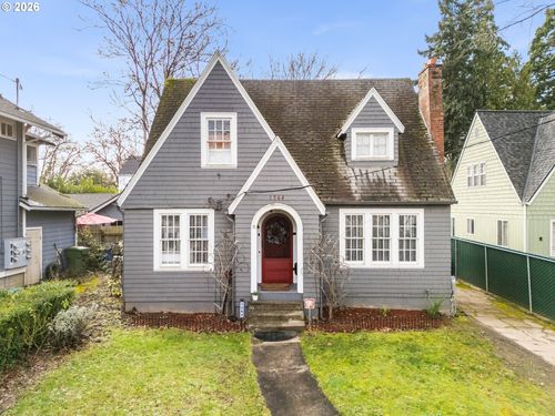 1564 Center St Ne, Salem, OR, 97301-4261 | Card Image