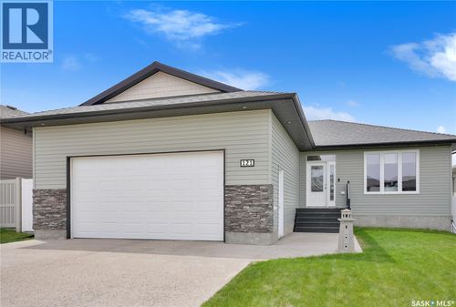 121 Everton Cres, Moose Jaw, SK, S6K0A3 | Card Image