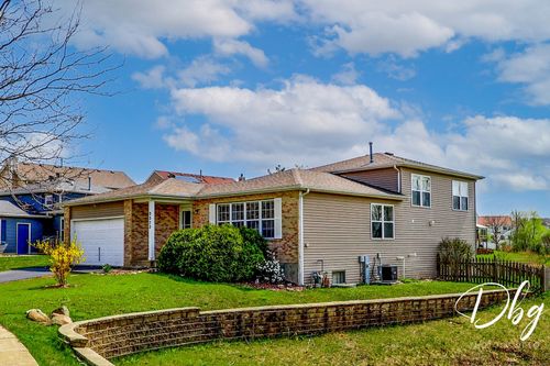2272 Iroquois Ln, Round Lake Heights, IL, 60073-1176 | Card Image