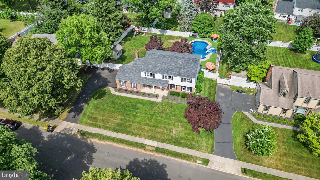Hamilton Dr, Yardley, PA 19067
