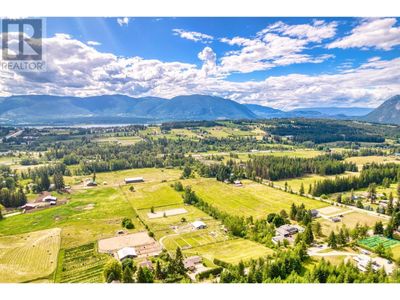 1631 60 St Ne, House other with 3 bedrooms, 3 bathrooms and 10 parking in Salmon Arm BC | Image 3