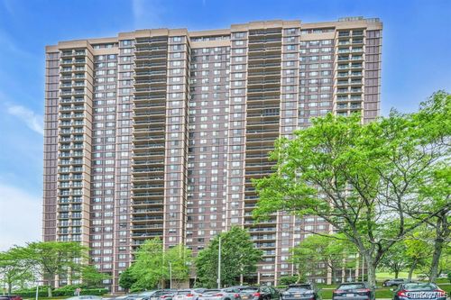 32p-269-10 Grand Central Pkwy, Floral Park, NY, 11005-1038 | Card Image