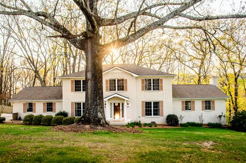 5702 Queen Mary Ln, Chattanooga, TN, 37415-7026 | Card Image