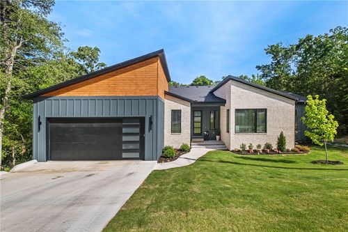 2 Helmsley Cir, Bella Vista, AR, 72715-1521 | Card Image