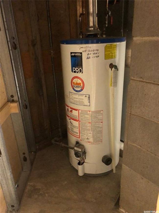 Utility room with gas water heater | Image 48