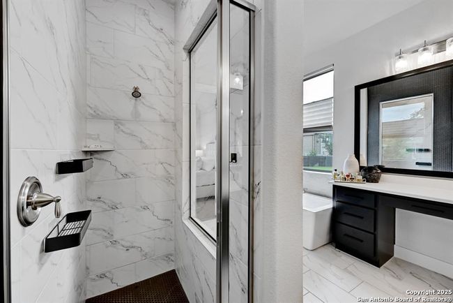 422 Quiet Oak Rd, House other with 4 bedrooms, 5 bathrooms and null parking in San Marcos TX | Image 24